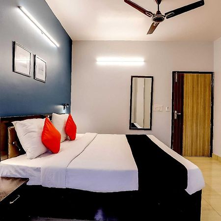 Collection O 71756 Hotel Silver Arrow Near Pacific Mall Tagore Garden Delhi  Extérieur photo